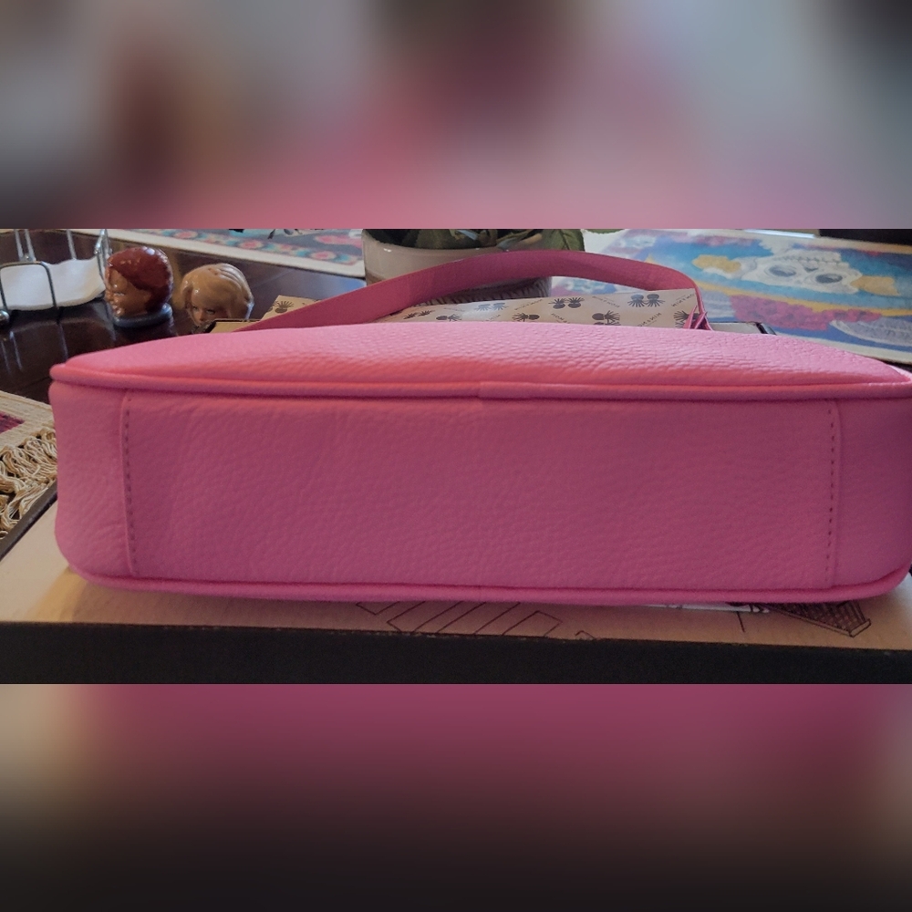 Min & Mon Pink Shoulder Bag with Winged Tiger Design - Picture 3 of 6